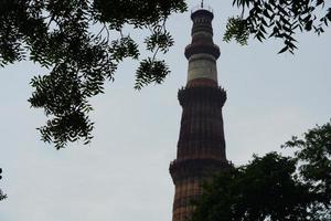 qutub minar - route qutab minar, delhi image photo