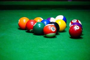 table de billard et boule dans un club house photo stock