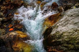 vue sur la cascade de l'image de l'himachal pradesh photo