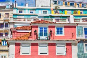 bâtiments colorés du centre historique de lisbonne photo