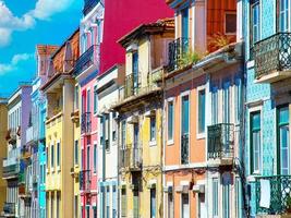 bâtiments colorés du centre historique de lisbonne près de la place rossio photo