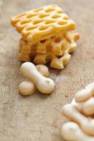 beaucoup de biscuits sur la table en bois photo