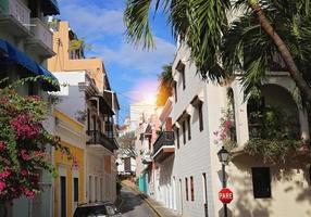 rues de san juan au coucher du soleil photo