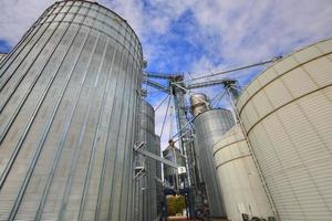 silos agricoles en ontario, canada photo