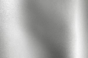 plaque de métal argenté rugueux brillant, fond de texture abstraite photo