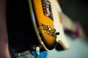 homme avec guitare photo