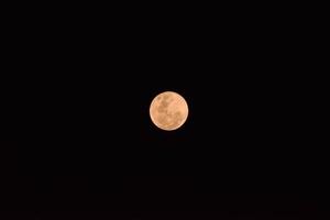 lune dans le ciel nocturne photo