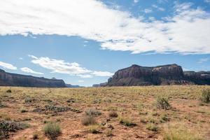parc national de canyonlands dans l'état de l'utah par une journée ensoleillée photo