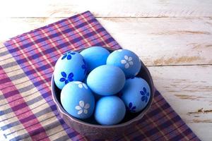 oeufs de pâques bleus photo