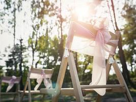 fond de mariage de chaises de jardin photo