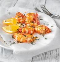 crevettes au thym et quartiers de citron photo