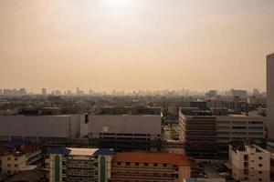 bangkok, centre ville, paysage urbain, horizon urbain, dans, les, brouillard, ou, smog photo