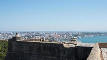vue aérienne de la forteresse saint philip de setubal. journée ensoleillée, personne. le Portugal photo