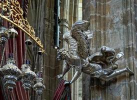 Prague, République tchèque, 2014. Détail de la tombe d'argent de saint Jean Népomucène dans la cathédrale Saint-Guy photo