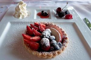 Bergame, Lombardie, Italie, 2017. dessert dans un restaurant à citta alta photo