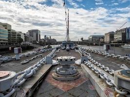 Londres, Royaume-Uni, 2016. chaînes d'ancre sur le pont du hms belfast photo