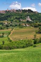 montepulciano, toscane, italie, 2013. vue sur l'église san biagio et montepulciano photo