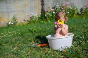 enfant dans la piscine photo