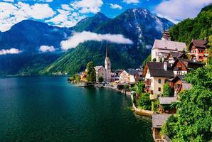 image du célèbre village alpin hallstatt photo