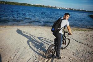 cycliste faisant du vélo photo