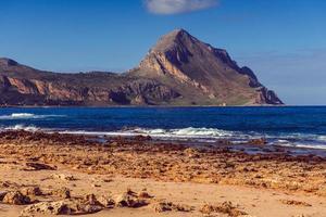 corail et sable sur la plage photo