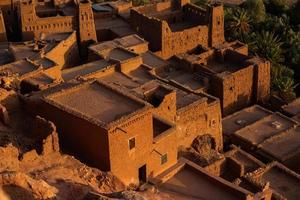 kasbah ait ben haddou au maroc. forteresses et maisons traditionnelles en argile du désert du sahara. photo