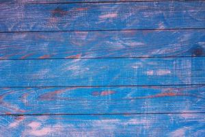 texture de fond en bois bleu vintage avec noeuds et trous de clous. vieux mur en bois peint. abstrait bleu. planches horizontales bleu foncé en bois vintage. photo