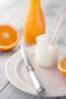jus d'orange frais et yaourt à l'orange