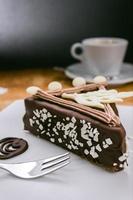 gâteau au chocolat avec cerise photo