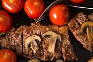 série de steak de contre-filet: le bifteck est tranché