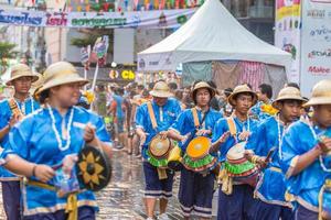 bangkok songkran festival siam square 2016, le festival songkran est célébré en thaïlande comme le jour de l'an traditionnel du 13 au 15 avril. photo