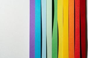 vagues de bande de papier de couleur arc-en-ciel photo