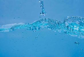 bulles d'eau et d'air sur fond blanc avec un espace pour le texte photo