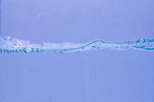 bulles d'eau et d'air sur fond blanc avec un espace pour le texte photo