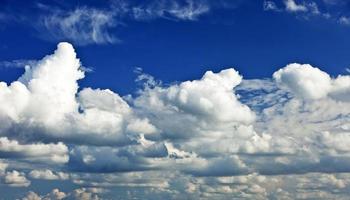 Cumulus blancs dans le ciel bleu par jour, fond naturel, textures photo, ciel, jour, nuages, photo