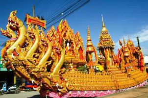 décoration de voiture dans les festivals religieux thaïlandais de la beauté du sud 1 photo