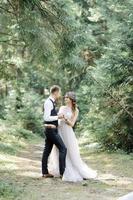 séance photo d'un couple amoureux. cérémonie de mariage dans le style bokho