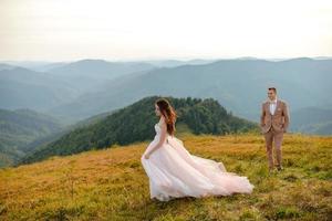 photo d'art d'un couple de mariage attrayant