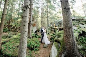 séance photo d'un couple amoureux. cérémonie de mariage dans le style bokho