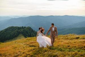 photo d'art d'un couple de mariage attrayant