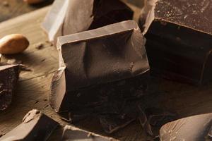 morceaux de chocolat noir biologique