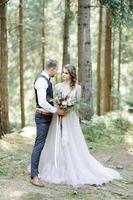 séance photo d'un couple amoureux. cérémonie de mariage dans le style bokho