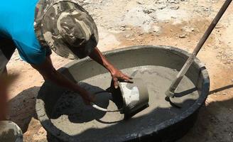 mélange de ciment pour la construction de maisons. photo