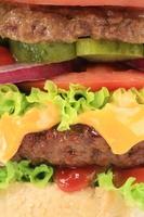 gros plan des couches de hamburger. photo