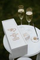 verres de mariage pour le vin et le champagne photo