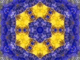 reflet de fleurs colorées en motif kaléidoscope. abstrait jaune et bleu. photographie gratuite. photo