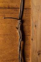 surface en bois et vieille corde photo