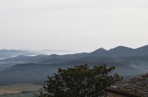 chaîne de montagnes toscane photo