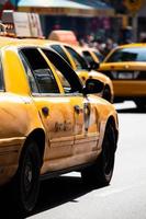 taxi jaune Times Square à New York, NY, USA. photo