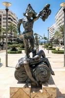 marbella, espagne, 2016. statue de perseo par dali photo